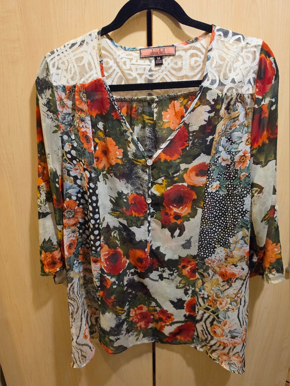 Floral Button-Front Women’s Top in Orange and Green Lace Accents